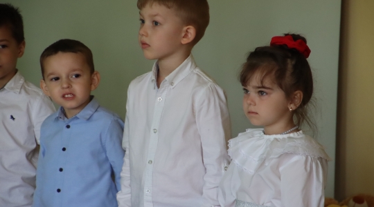 Zdjęcie 25 - Dzień Mamy w Przedszkolu Miejskim nr 4 oraz Szkole Muzycznej I Stopnia