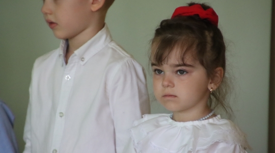 Zdjęcie 26 - Dzień Mamy w Przedszkolu Miejskim nr 4 oraz Szkole Muzycznej I Stopnia
