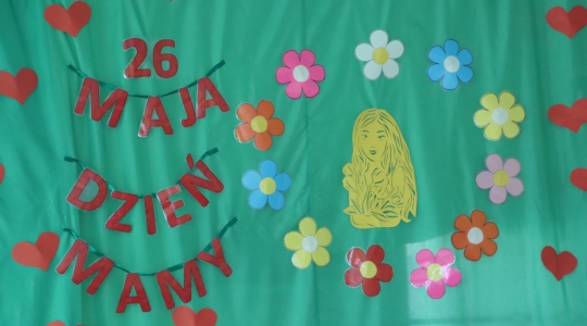 Zdjęcie 42 - Dzień Mamy w Przedszkolu Miejskim nr 4 oraz Szkole Muzycznej I Stopnia