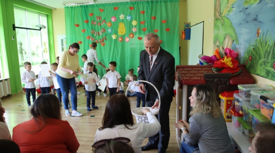Zdjęcie 49 - Dzień Mamy w Przedszkolu Miejskim nr 4 oraz Szkole Muzycznej I Stopnia