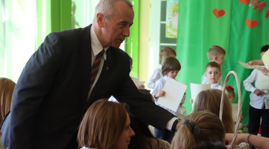 Zdjęcie 51 - Dzień Mamy w Przedszkolu Miejskim nr 4 oraz Szkole Muzycznej I Stopnia