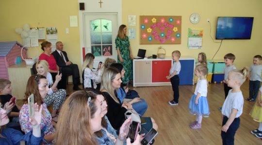 Zdjęcie 53 - Dzień Mamy w Przedszkolu Miejskim nr 4 oraz Szkole Muzycznej I Stopnia