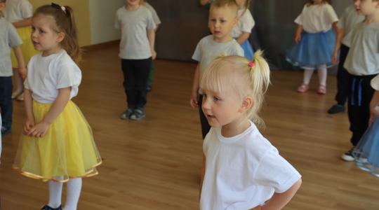 Zdjęcie 56 - Dzień Mamy w Przedszkolu Miejskim nr 4 oraz Szkole Muzycznej I Stopnia