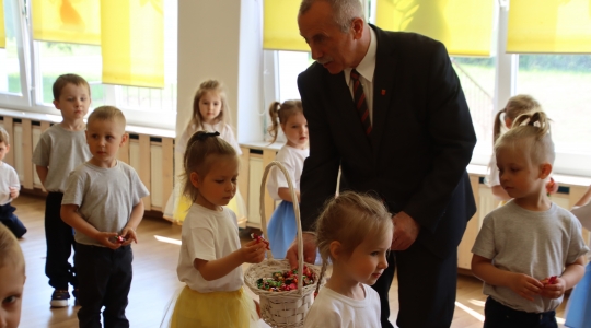 Zdjęcie 62 - Dzień Mamy w Przedszkolu Miejskim nr 4 oraz Szkole Muzycznej I Stopnia
