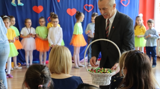 Zdjęcie 71 - Dzień Mamy w Przedszkolu Miejskim nr 4 oraz Szkole Muzycznej I Stopnia