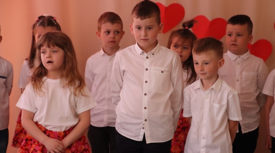 Zdjęcie 72 - Dzień Mamy w Przedszkolu Miejskim nr 4 oraz Szkole Muzycznej I Stopnia