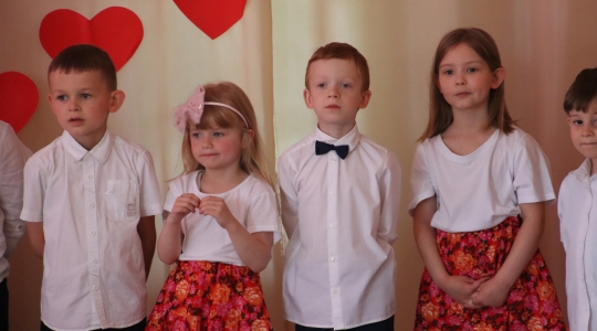 Zdjęcie 75 - Dzień Mamy w Przedszkolu Miejskim nr 4 oraz Szkole Muzycznej I Stopnia