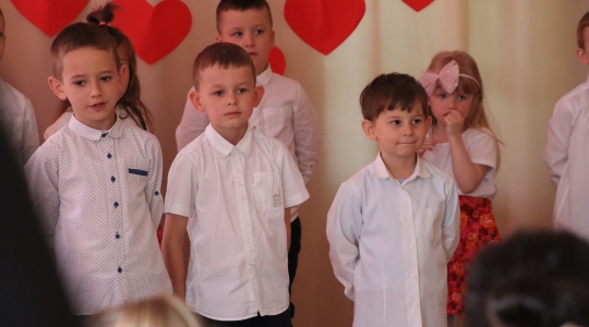 Zdjęcie 76 - Dzień Mamy w Przedszkolu Miejskim nr 4 oraz Szkole Muzycznej I Stopnia