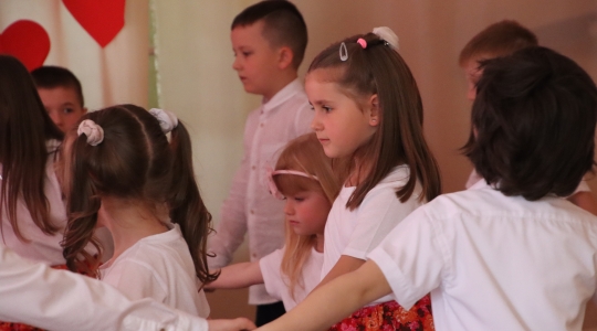Zdjęcie 87 - Dzień Mamy w Przedszkolu Miejskim nr 4 oraz Szkole Muzycznej I Stopnia