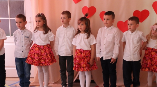 Zdjęcie 88 - Dzień Mamy w Przedszkolu Miejskim nr 4 oraz Szkole Muzycznej I Stopnia