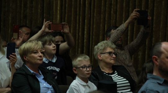 Zdjęcie 115 - Dzień Mamy w Przedszkolu Miejskim nr 4 oraz Szkole Muzycznej I Stopnia