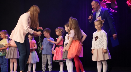 Zdjęcie 38 - "Najpiękniejsze słowo w językach świata" - koncert z okazji Dnia Matki