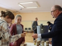 Zdjęcie 25 - Pierwsze miodobranie z miejskiej pasieki