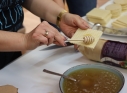 Zdjęcie 40 - Pierwsze miodobranie z miejskiej pasieki