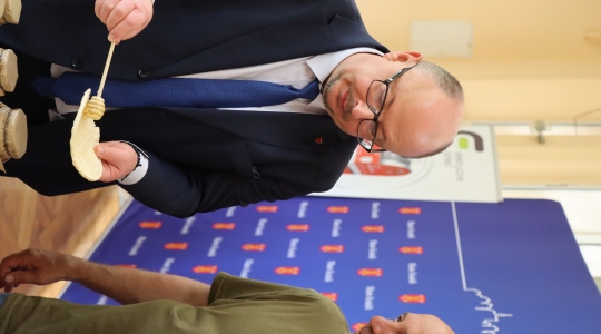 Zdjęcie 47 - Pierwsze miodobranie z miejskiej pasieki