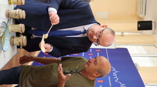 Zdjęcie 48 - Pierwsze miodobranie z miejskiej pasieki