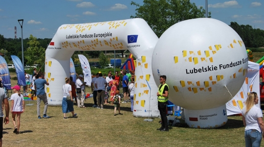 Zdjęcie 4 - Rodzinny Piknik Europejski nad zalewem Kraśnickim