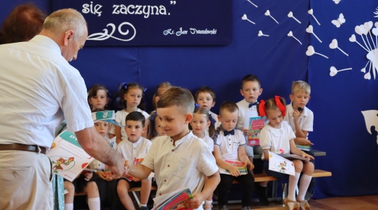 Zdjęcie 13 - Pożegnanie absolwentów Przedszkola Miejskiego nr 7