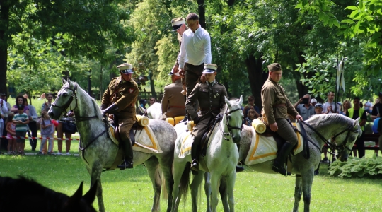 Zdjęcie 17 - Pokazy szwadronowe w ramach Święta 24 Pułku Ułanów w Kraśniku