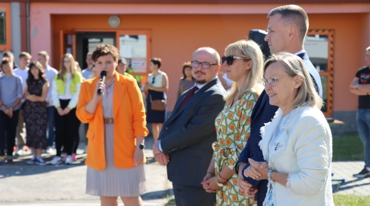 Zdjęcie 16 - Rozpoczęcie roku szkolnego 2022/2023 w miejskich szkołach podstawowych