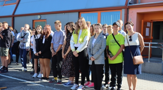Zdjęcie 22 - Rozpoczęcie roku szkolnego 2022/2023 w miejskich szkołach podstawowych