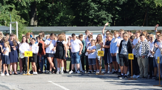 Zdjęcie 25 - Rozpoczęcie roku szkolnego 2022/2023 w miejskich szkołach podstawowych