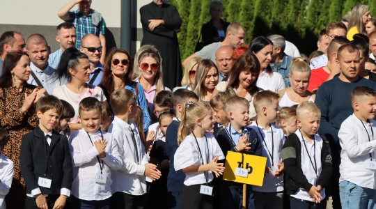 Zdjęcie 28 - Rozpoczęcie roku szkolnego 2022/2023 w miejskich szkołach podstawowych