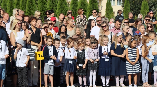 Zdjęcie 29 - Rozpoczęcie roku szkolnego 2022/2023 w miejskich szkołach podstawowych