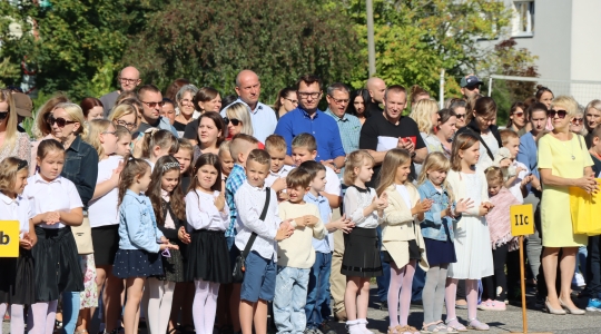 Zdjęcie 32 - Rozpoczęcie roku szkolnego 2022/2023 w miejskich szkołach podstawowych