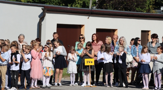 Zdjęcie 34 - Rozpoczęcie roku szkolnego 2022/2023 w miejskich szkołach podstawowych