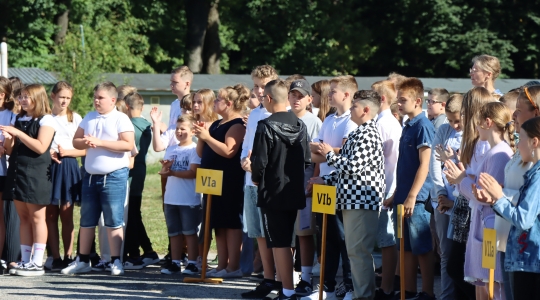 Zdjęcie 40 - Rozpoczęcie roku szkolnego 2022/2023 w miejskich szkołach podstawowych