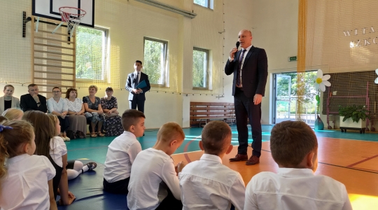 Zdjęcie 2 - Rozpoczęcie roku szkolnego 2022/2023 w miejskich szkołach podstawowych