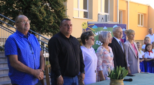 Zdjęcie 4 - Rozpoczęcie roku szkolnego 2022/2023 w miejskich szkołach podstawowych