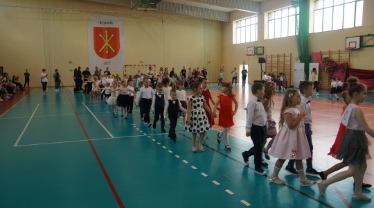 Zdjęcie 15 - Turniej Tańca Towarzyskiego dla par początkujących o Puchar Burmistrza Miasta Kraśnik
