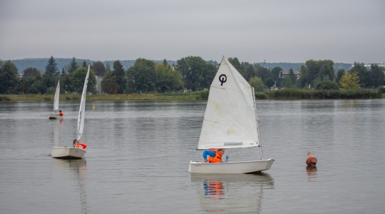 Zdjęcie 4 - Regaty kończące wakacyjną szkółkę żeglarską nad Zalewem Kraśnickim