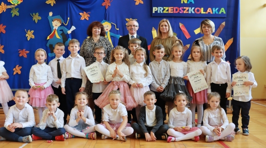 Zdjęcie 10 - Uroczyste pasowanie na Przedszkolaka w ZPO1
