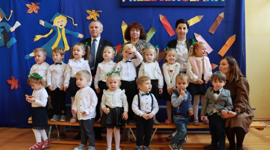 Zdjęcie 12 - Uroczyste pasowanie na Przedszkolaka w ZPO1