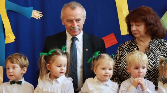 Zdjęcie 15 - Uroczyste pasowanie na Przedszkolaka w ZPO1