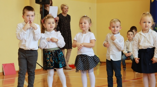 Zdjęcie 36 - Uroczyste pasowanie na Przedszkolaka w ZPO1