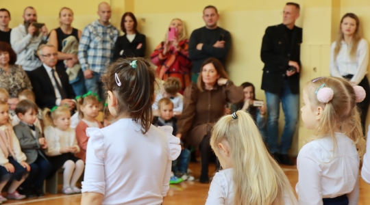 Zdjęcie 41 - Uroczyste pasowanie na Przedszkolaka w ZPO1