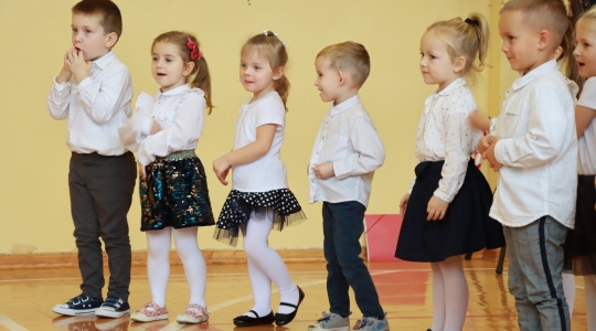 Zdjęcie 45 - Uroczyste pasowanie na Przedszkolaka w ZPO1