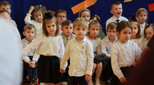 Zdjęcie 55 - Uroczyste pasowanie na Przedszkolaka w ZPO1