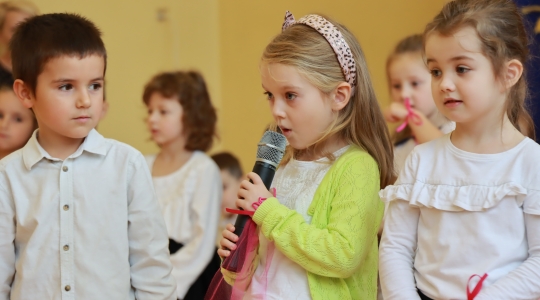 Zdjęcie 62 - Uroczyste pasowanie na Przedszkolaka w ZPO1