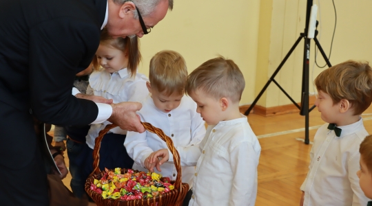 Zdjęcie 85 - Uroczyste pasowanie na Przedszkolaka w ZPO1