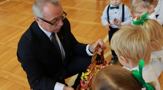 Zdjęcie 88 - Uroczyste pasowanie na Przedszkolaka w ZPO1