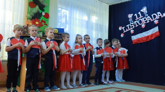 Zdjęcie 2 - Uroczyste obchody Narodowego Święta Niepodległości w Przedszkolu Miejskim nr 1