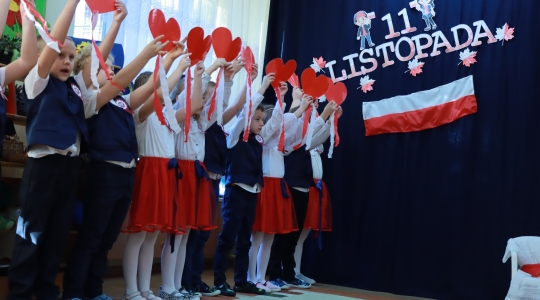 Zdjęcie 13 - Uroczyste obchody Narodowego Święta Niepodległości w Przedszkolu Miejskim nr 1