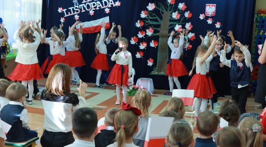 Zdjęcie 24 - Uroczyste obchody Narodowego Święta Niepodległości w Przedszkolu Miejskim nr 1