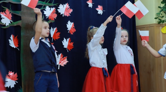 Zdjęcie 39 - Uroczyste obchody Narodowego Święta Niepodległości w Przedszkolu Miejskim nr 1