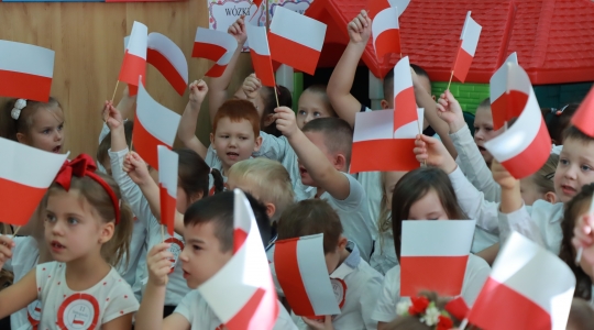 Zdjęcie 44 - Uroczyste obchody Narodowego Święta Niepodległości w Przedszkolu Miejskim nr 1
